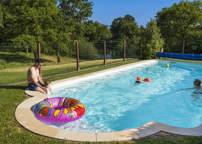 Konukevi Clos Du Marais 3*